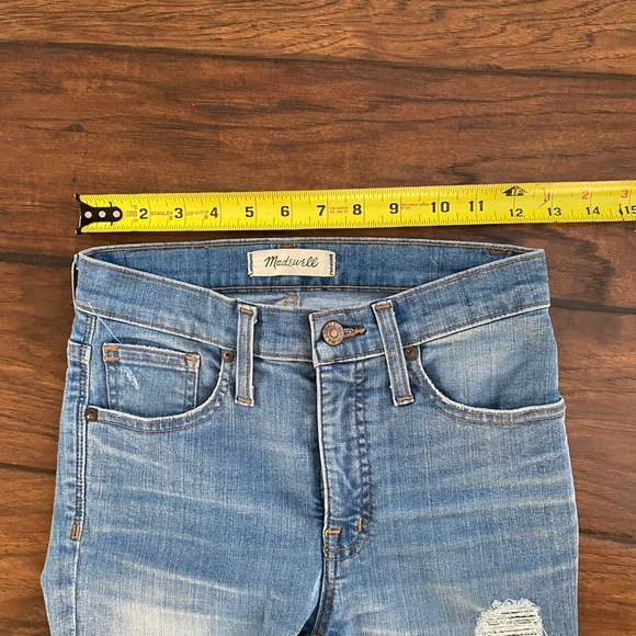 Madewell High-Rise skinny jeans with distressed knees and hem - Picture 4 of 9
